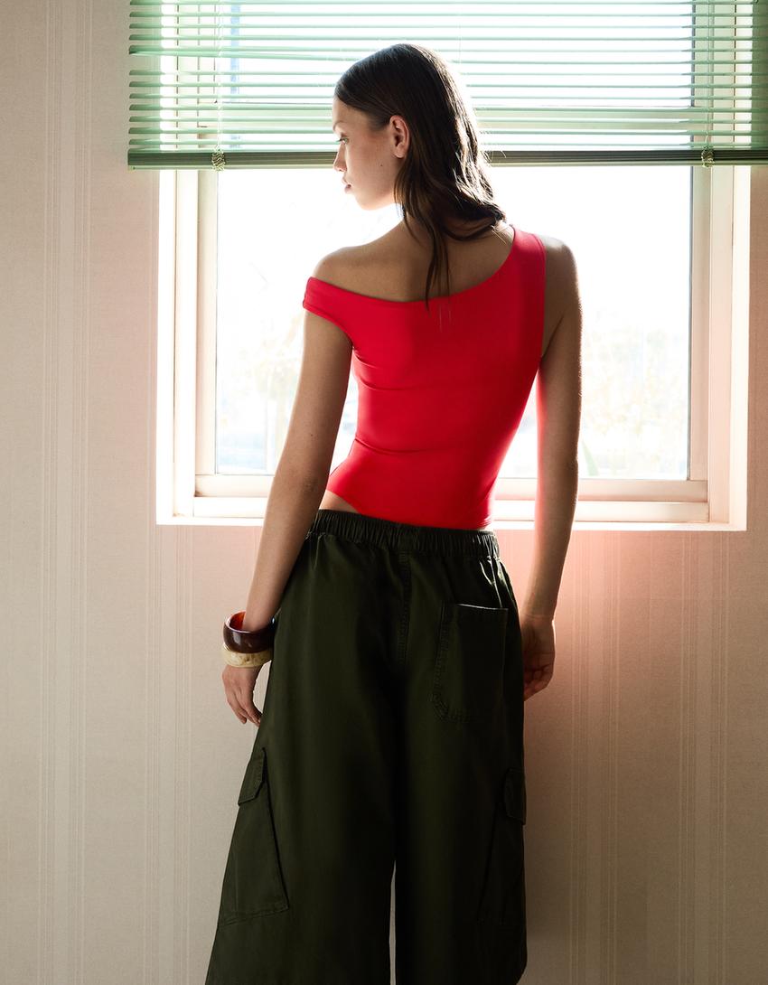 Body asimmetrico con spalline arricciate-Rosso