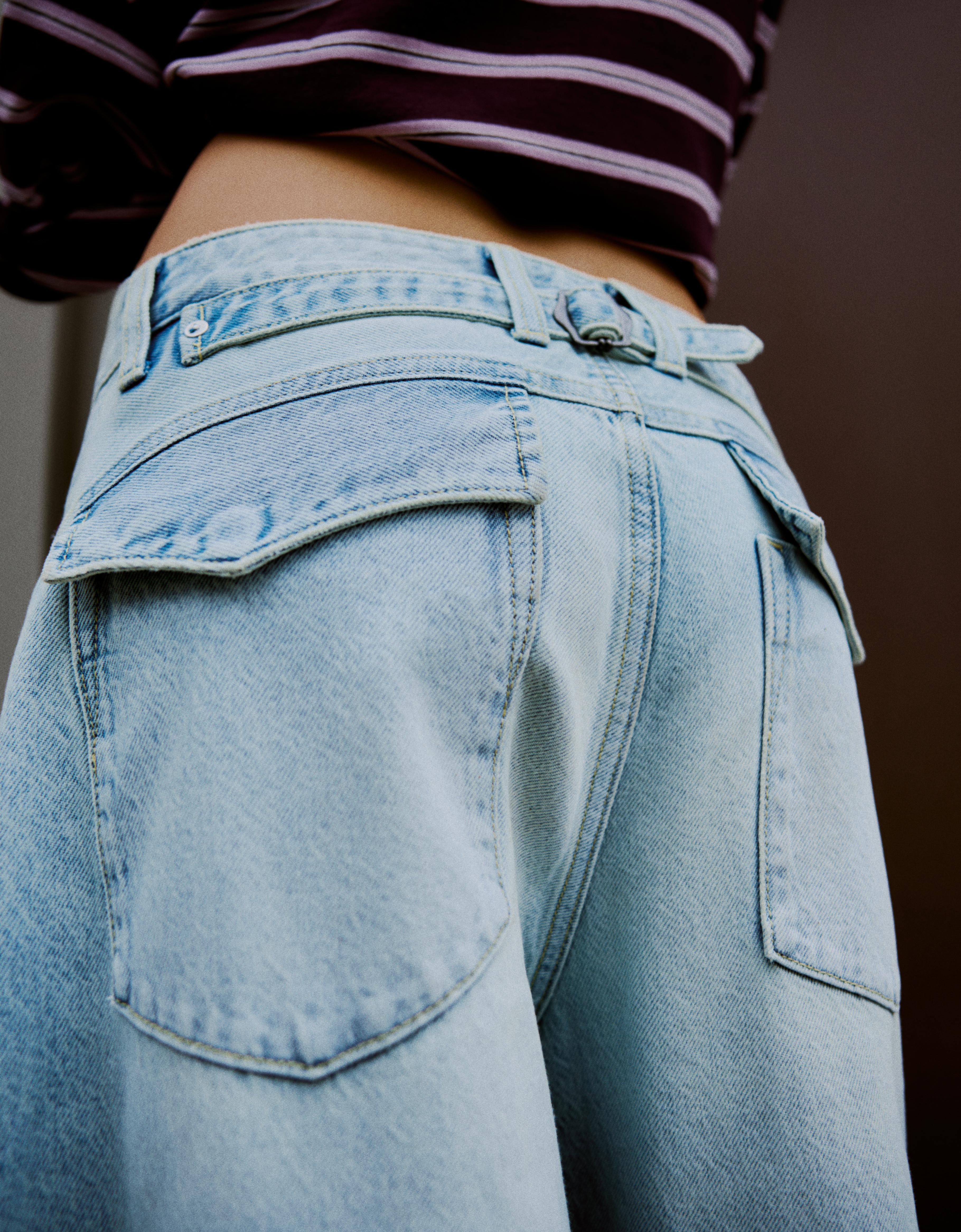 Barrel jeans with back buckle — Light blue