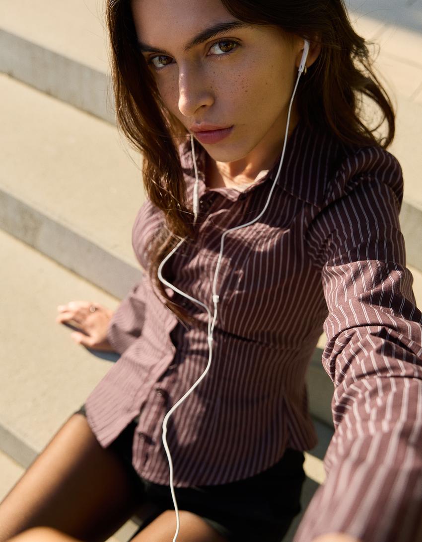 Camisa manga flare justa-Marrom