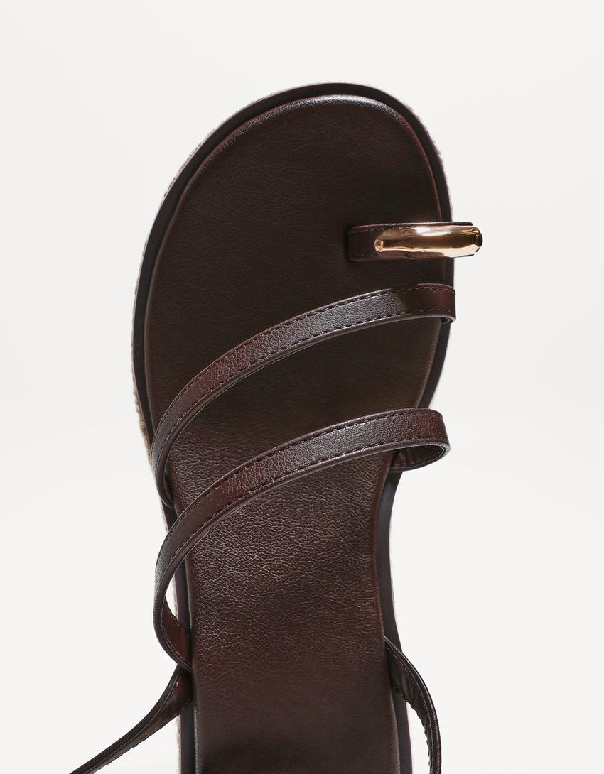 صندل بنعل عالٍ من الخيش-بني