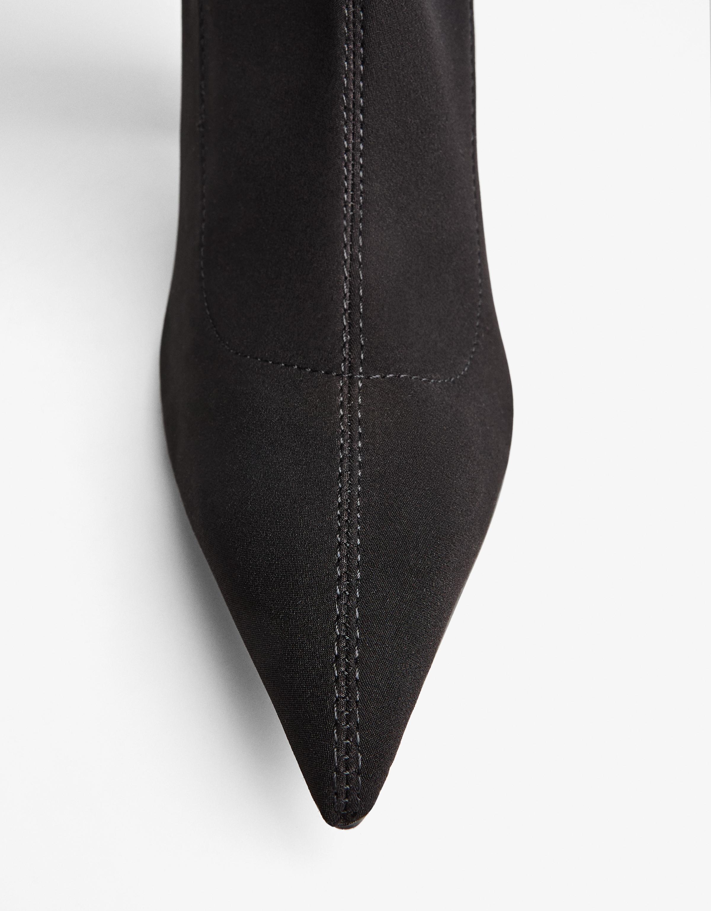 Fitted heeled boots — BLACK