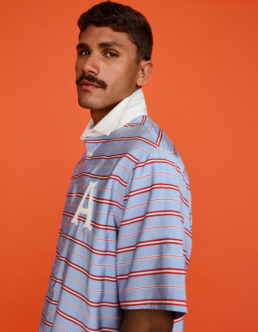 Hímzett, rövid ujjú, szögletes szabású ing-Világoskék