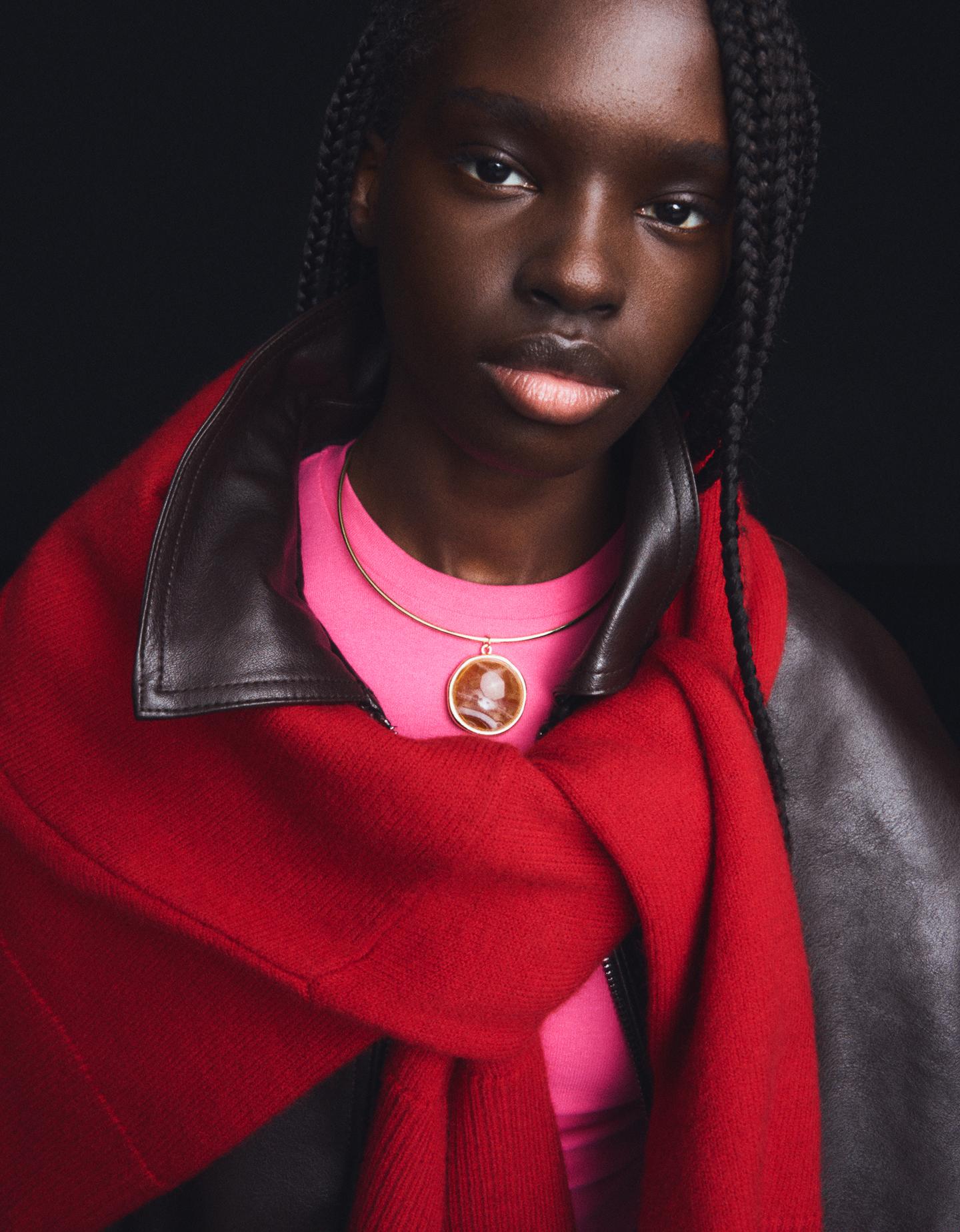 Bershka naszyjnik z zawieszką z kamienia złoty