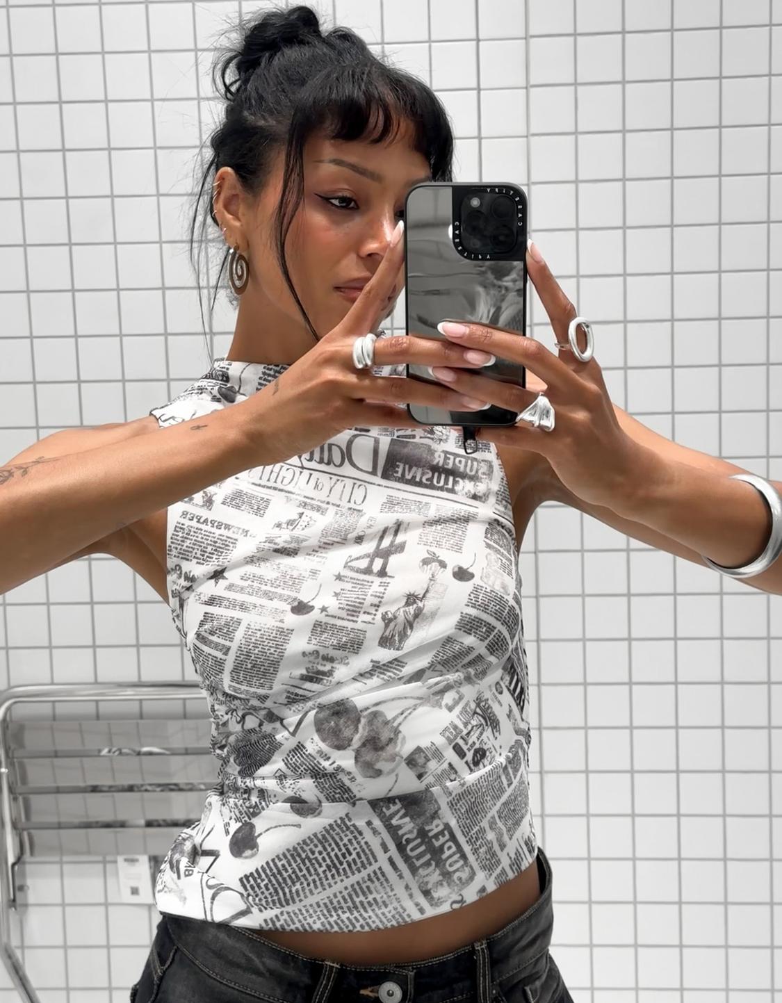 Sleeveless asymmetric mesh T-shirt