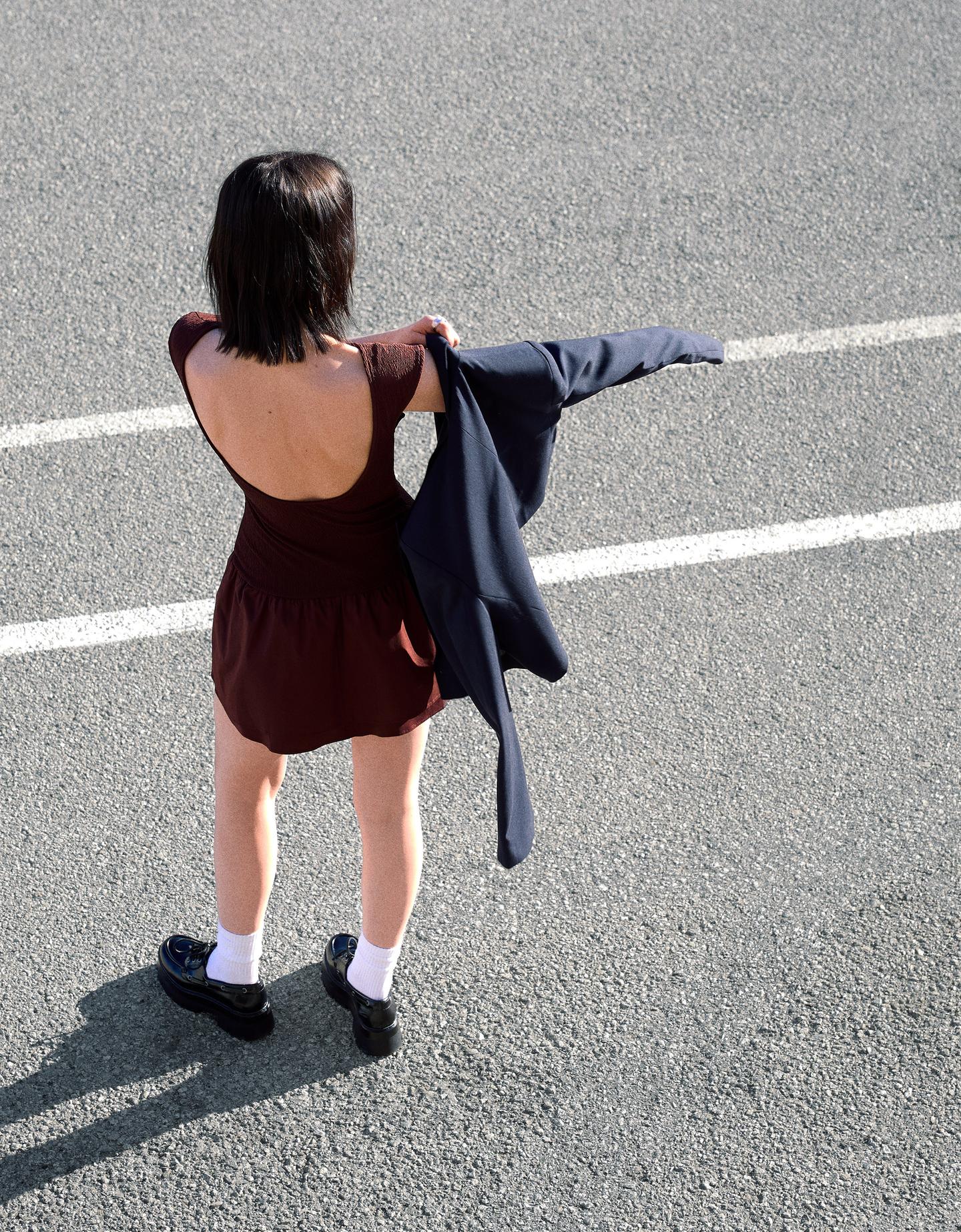 Bershka elastyczna sukienka mini brązowy