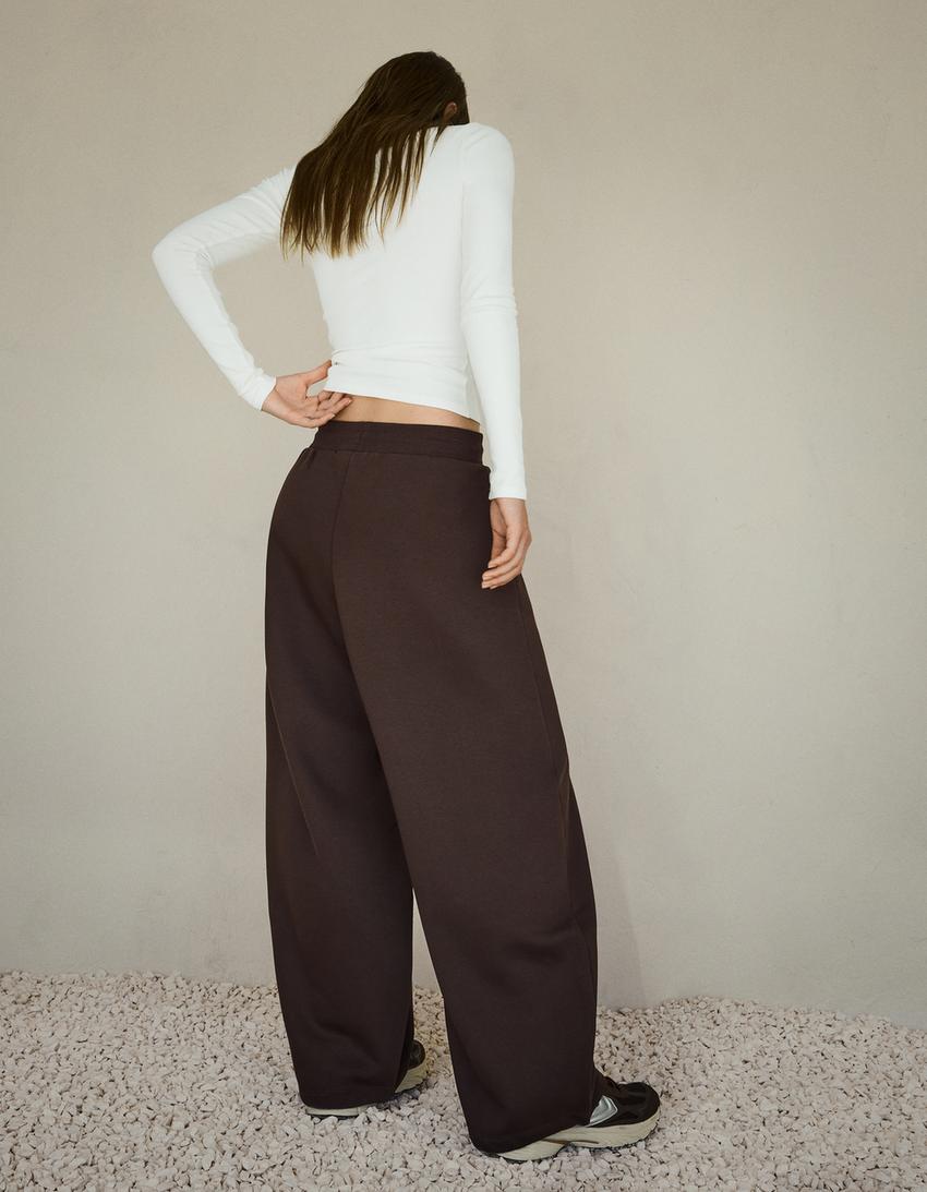 Plush barrel stopper trousers-Brown