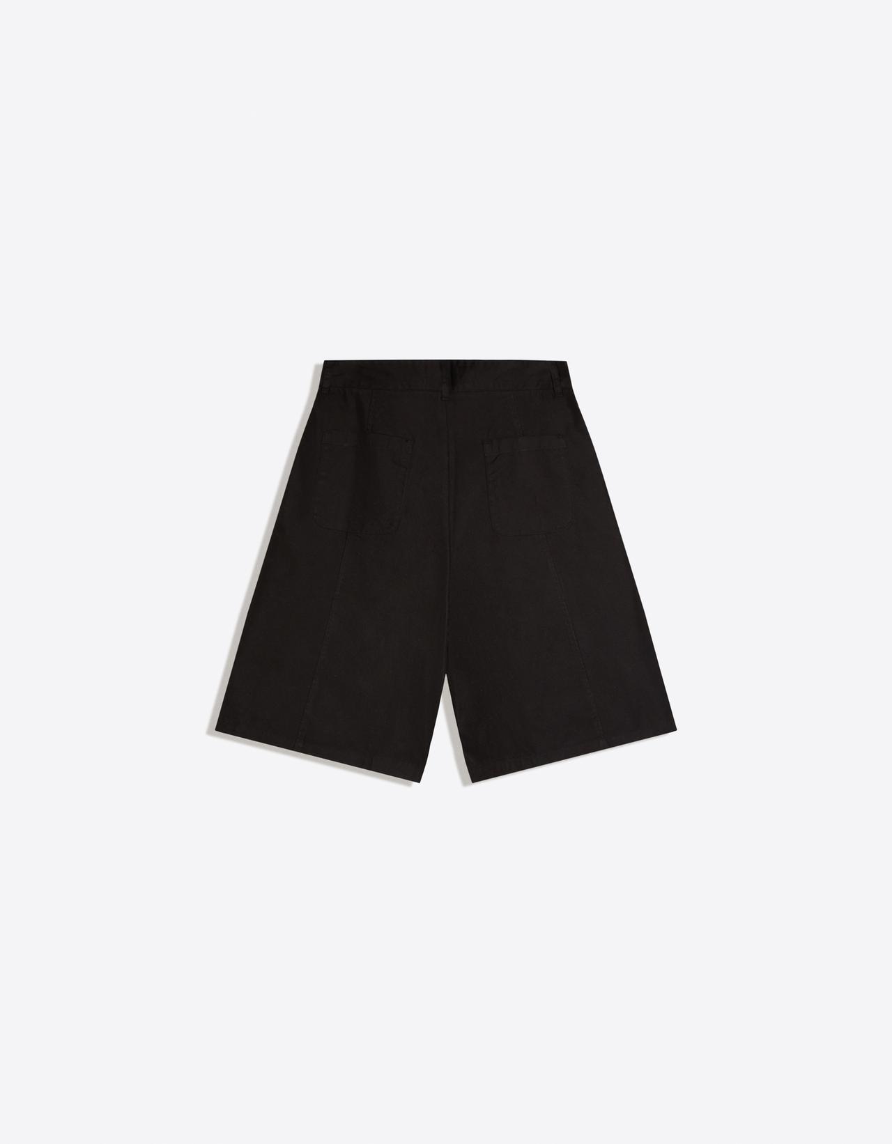 Balloon fit Bermuda shorts with darts — Black