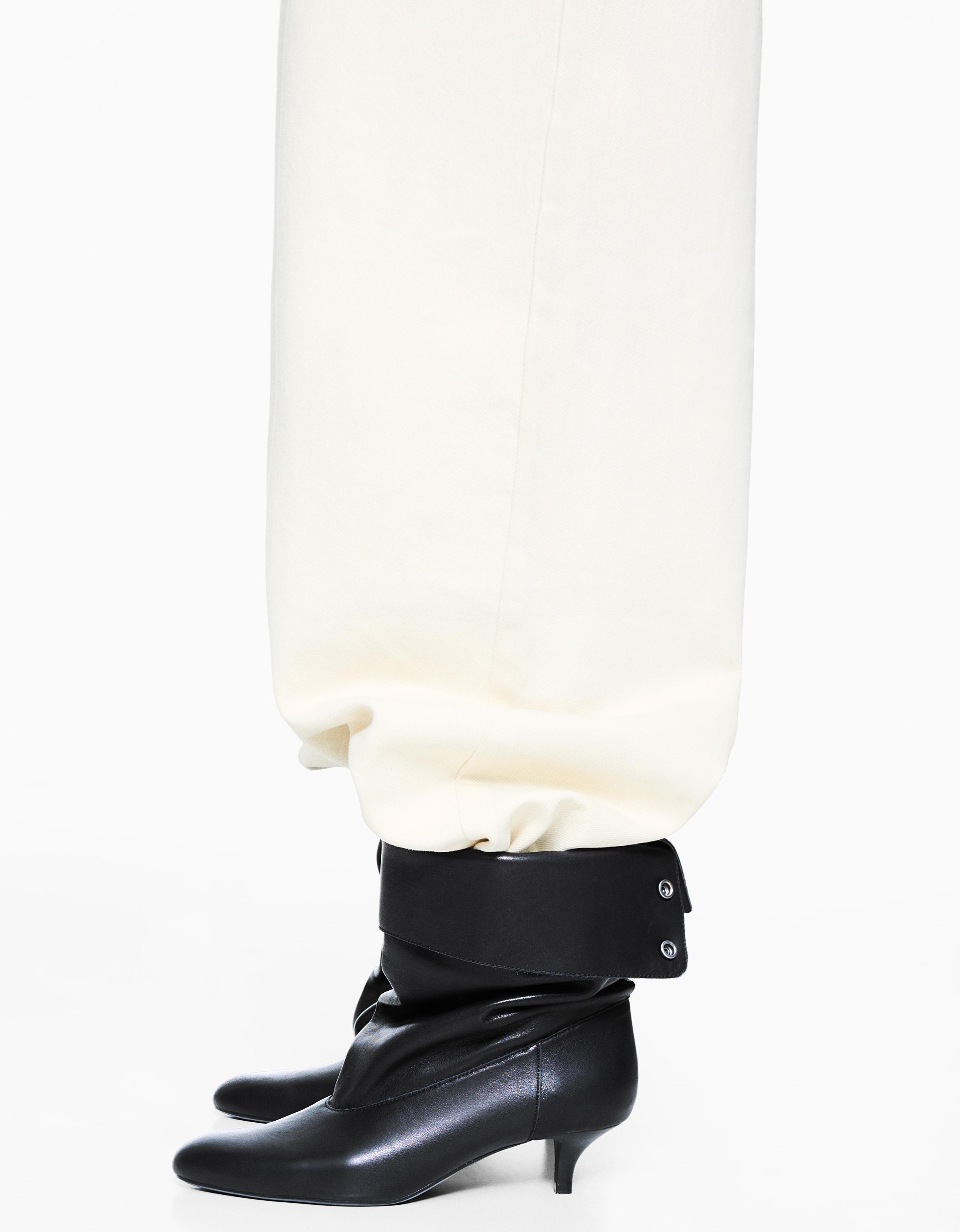 LEATHER HEEL ANKLE BOOTS — BLACK