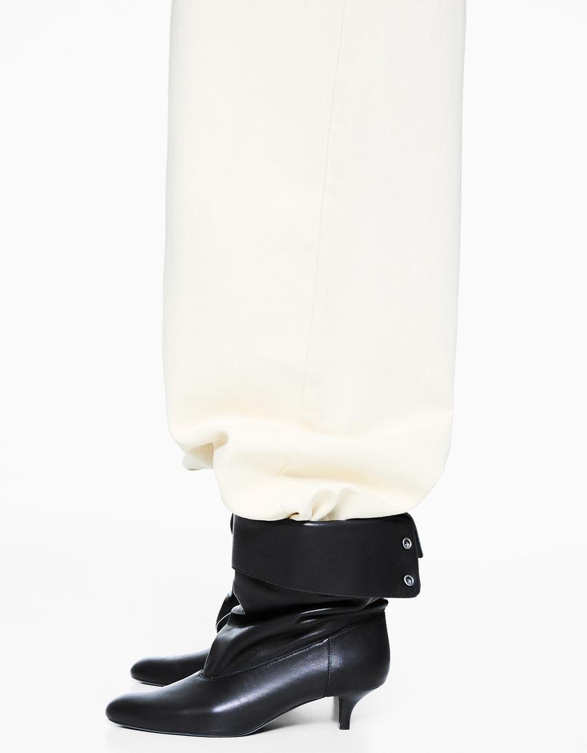 Skórzane botki na obcasie-Czarny