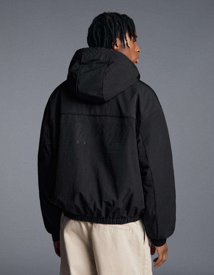 Technische Jacke mit Kapuze-Schwarz