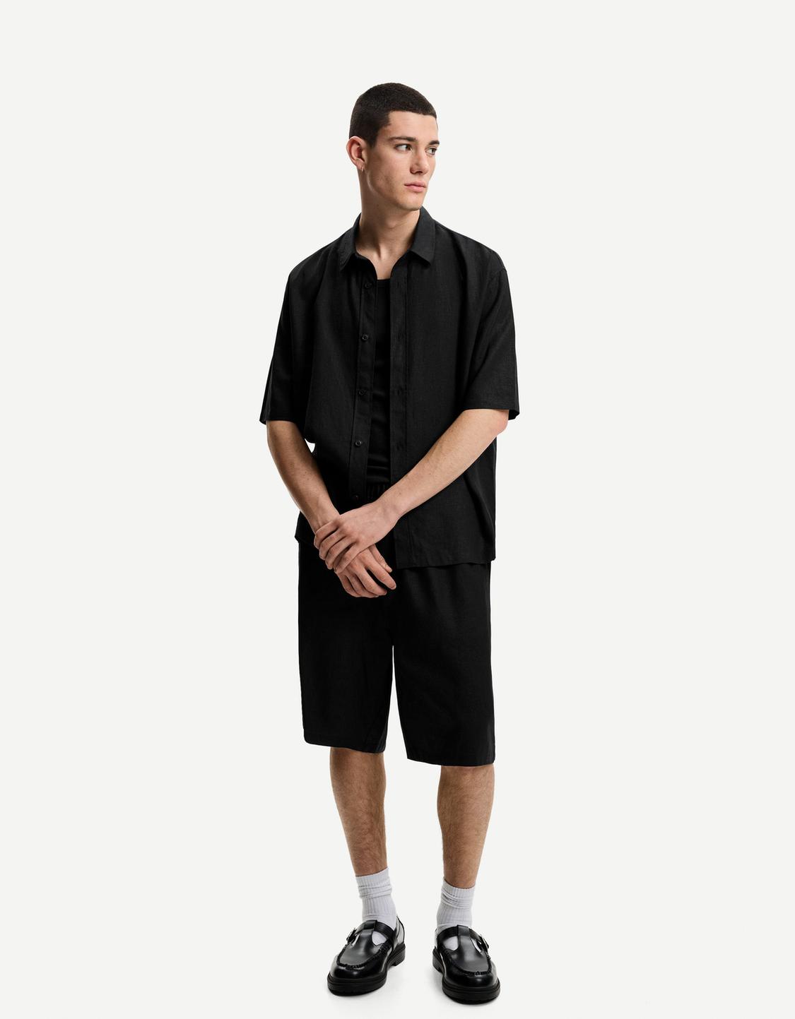 Kostum këmishë dhe pantallona të shkurtra