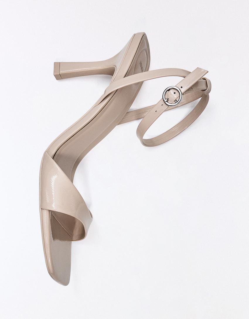 Sandalia tacón con pulsera-Crudo