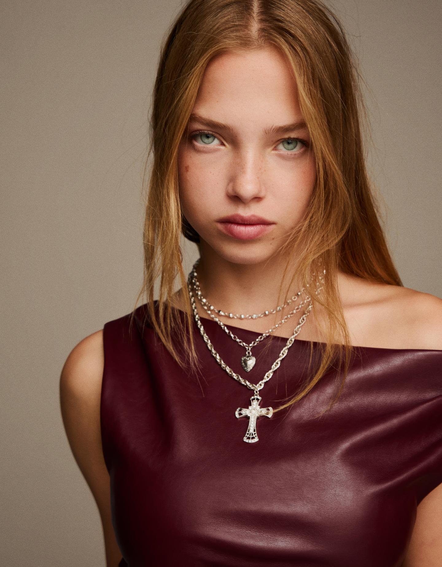 Bershka zestaw 4 naszyjników z zawieszkami srebrny