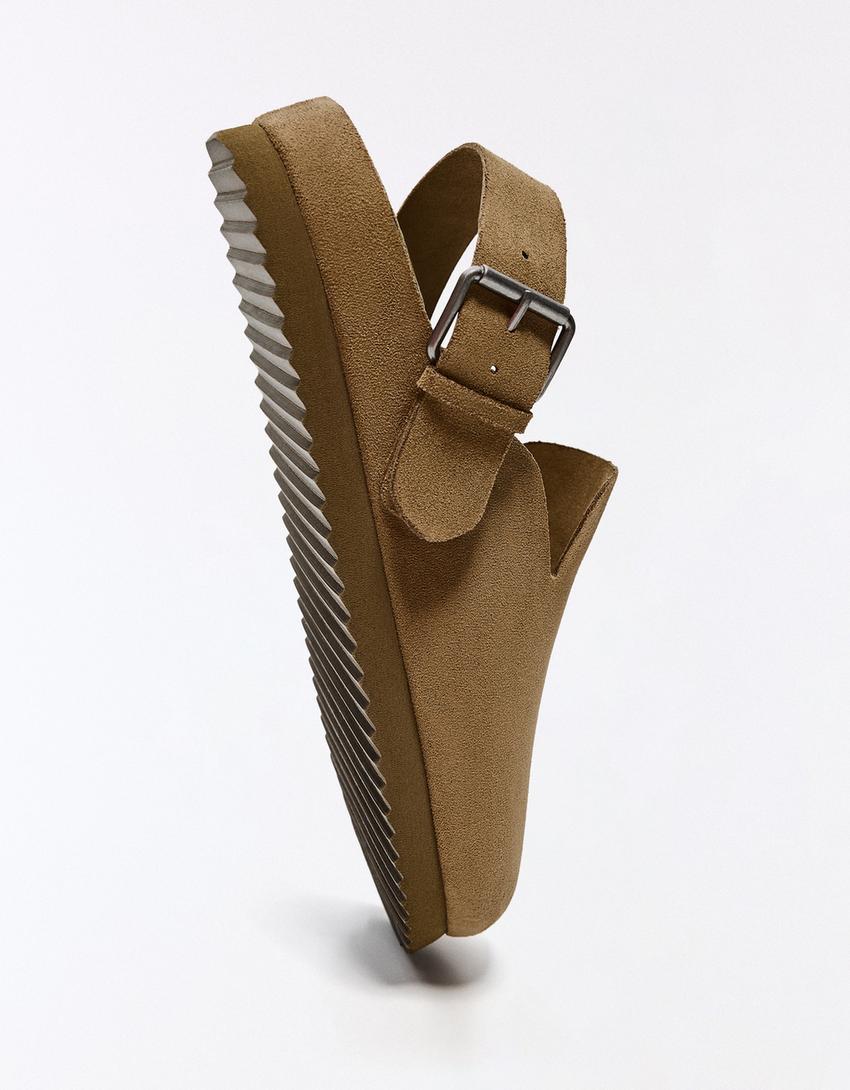 Clog with strap detail-Brown