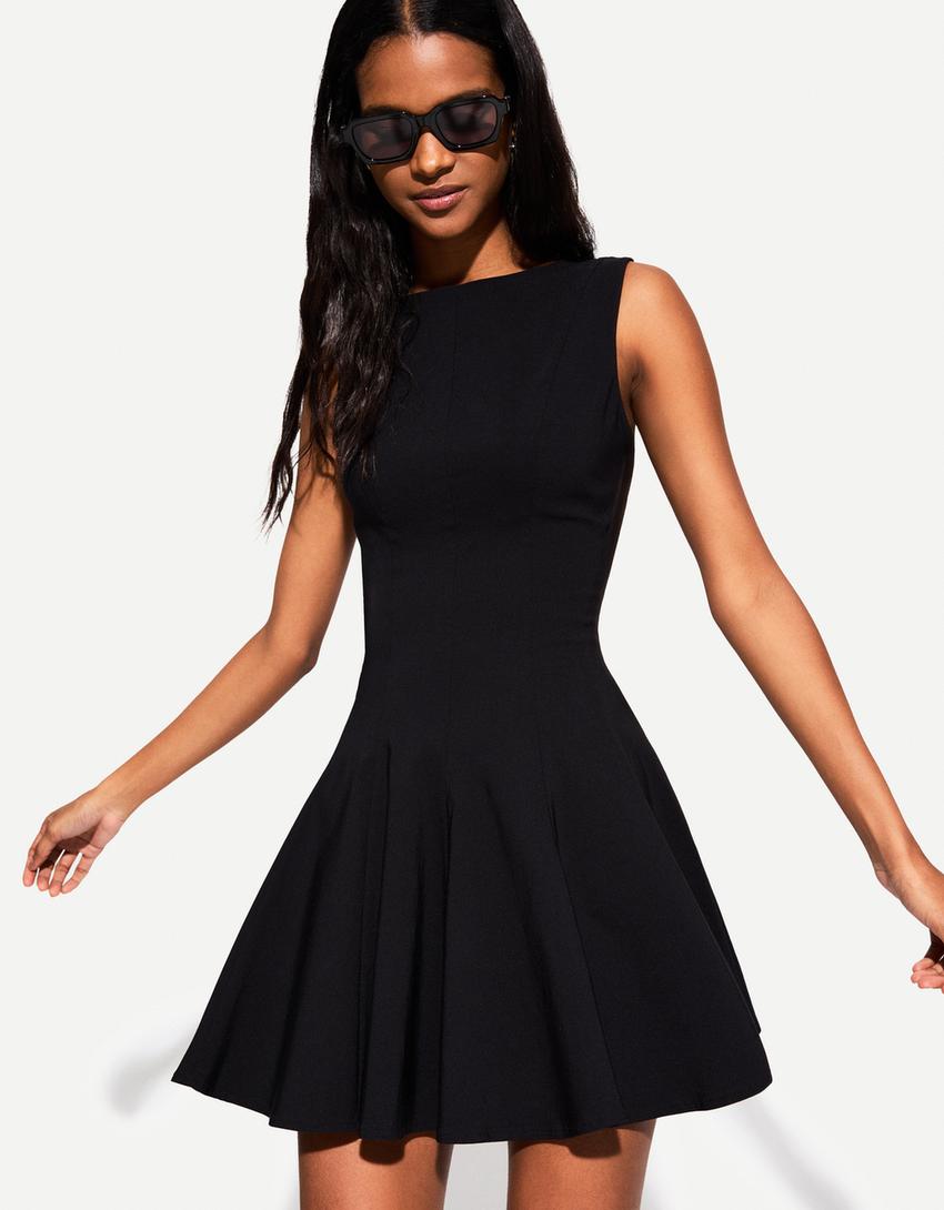 Stretch mini-jurk met uitlopende rok-Zwart-1