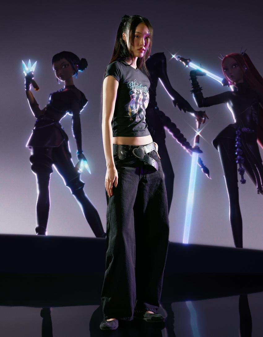 Camiseta KPop Demon Hunters Huntr/x manga corta print-Gris