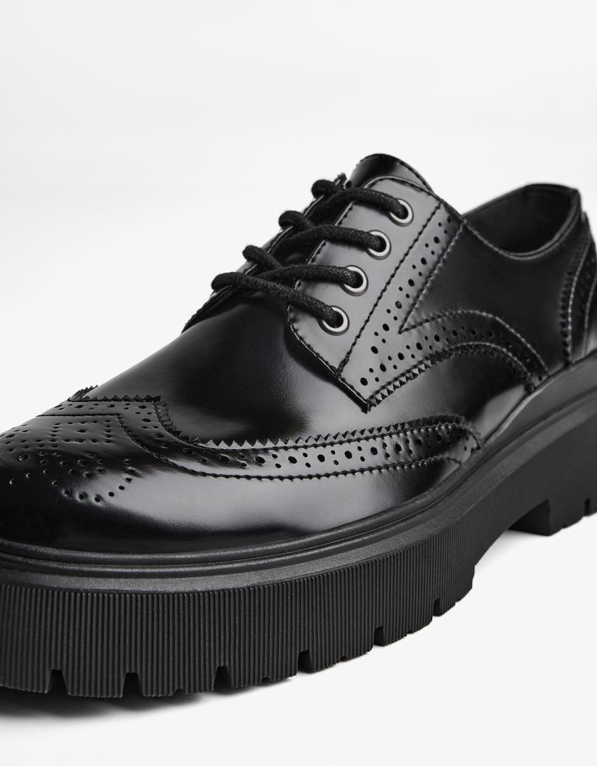 Chaussures de ville perforées-Noir