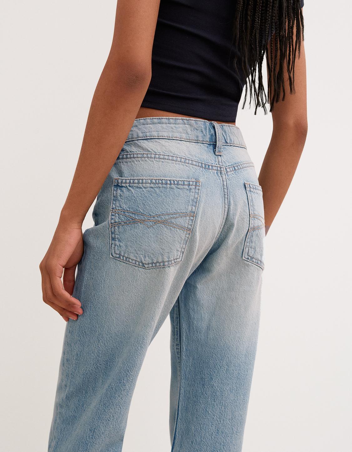Low-waist straight fit jeans