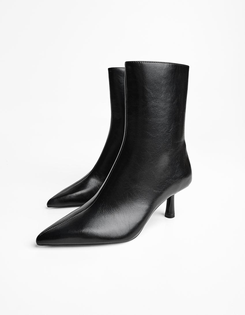 Enkellaars met kitten heel-Zwart