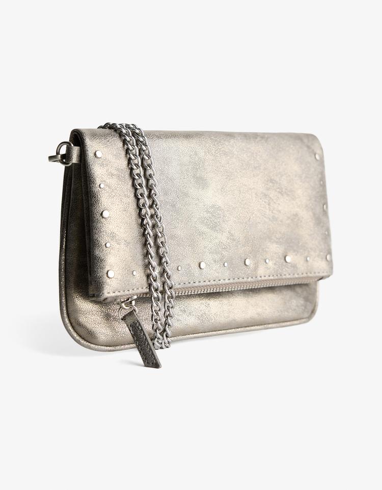 Bolso flap cremallera tachas