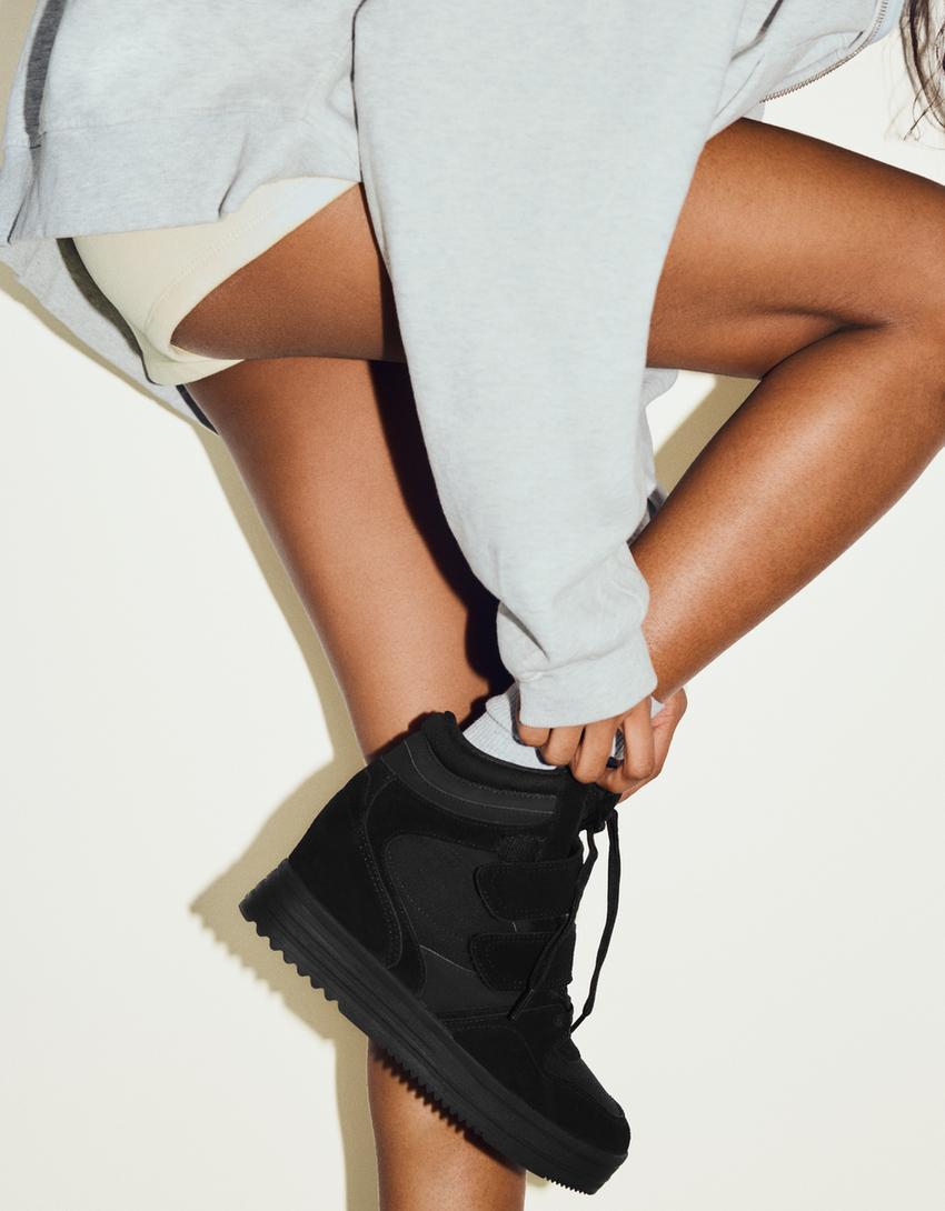 High-top trainers with inner wedge-BLACK