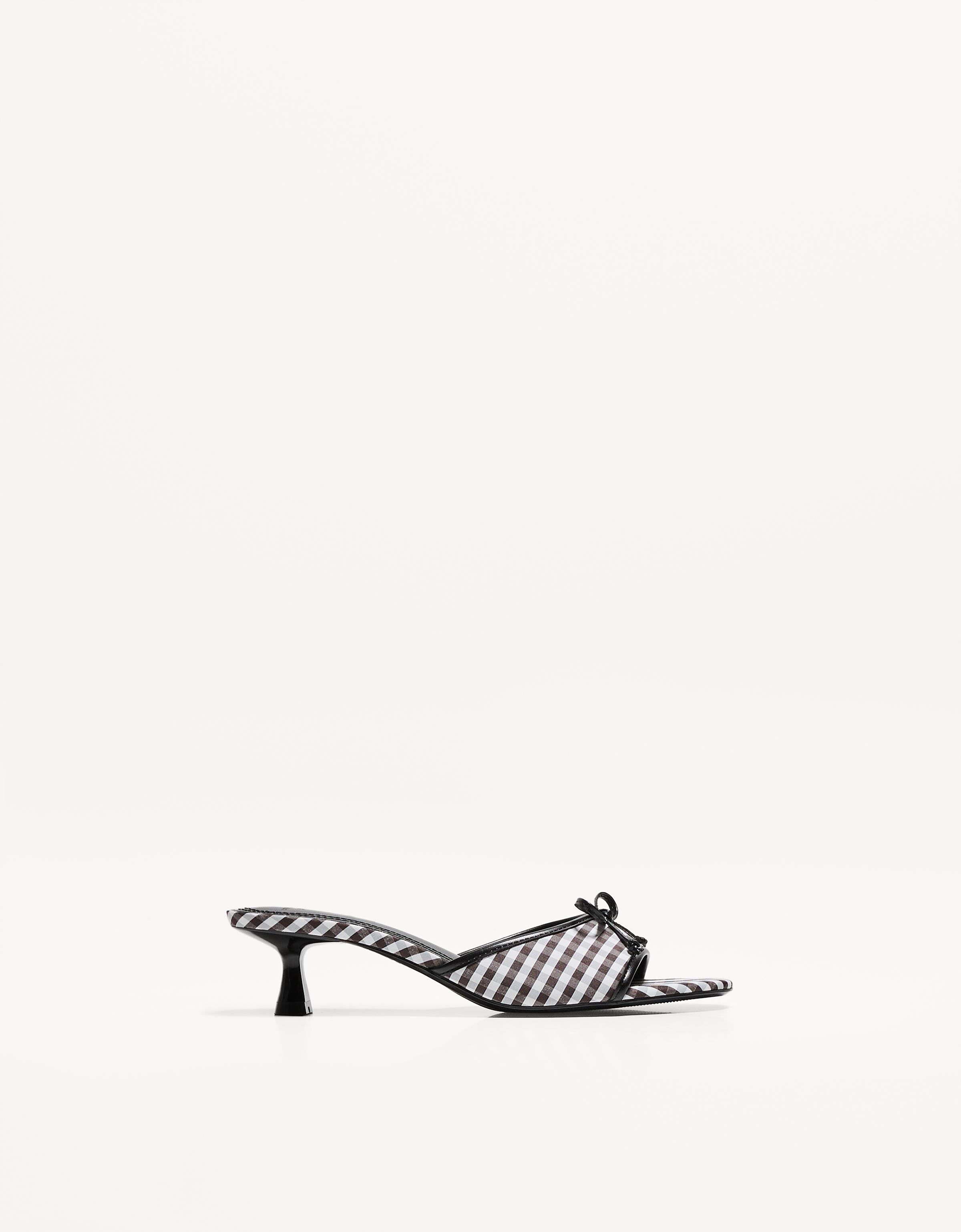 Bershka Absatzsandalen Mit Kitten-Heels Und Mehreren Riemchen Damen 39 Kombiniert