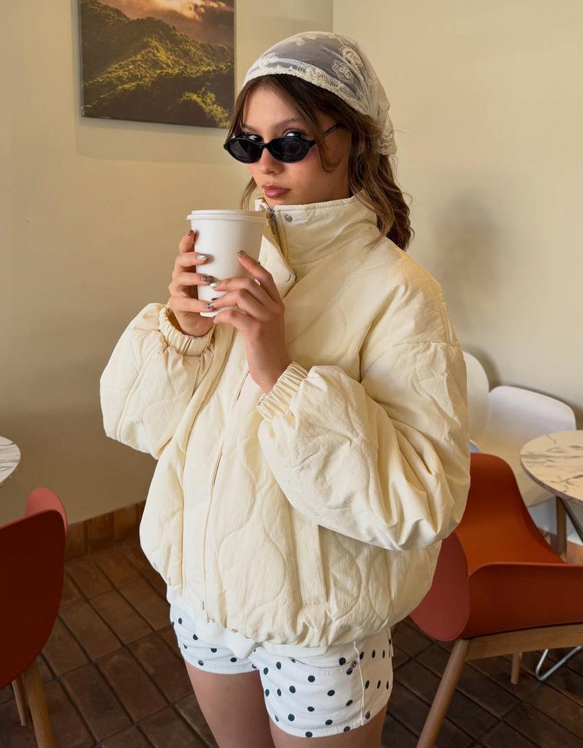 İşlemeli üçgen fular-Krem