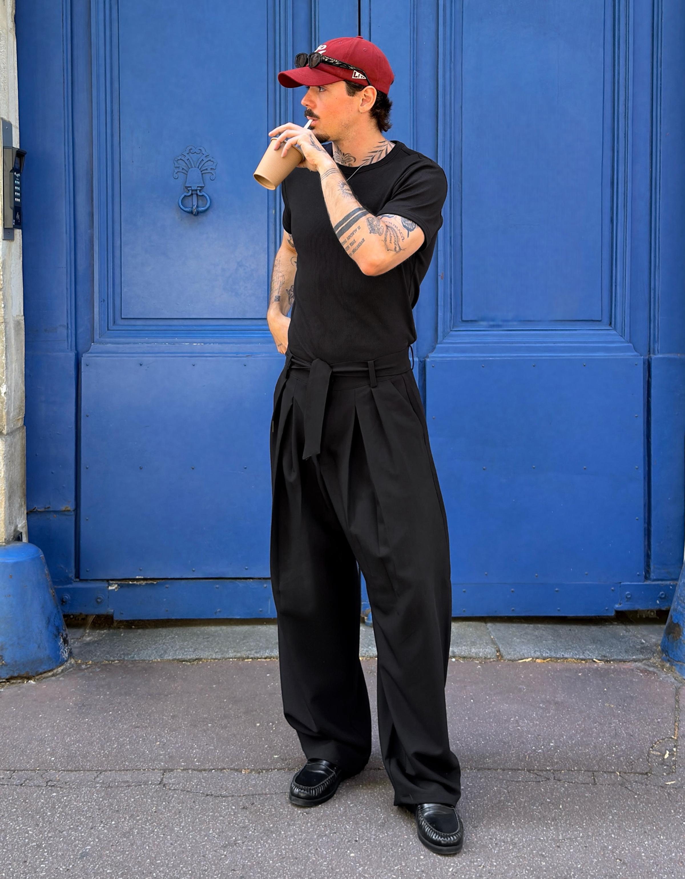 Barrel-leg trousers with darts and belt — Black