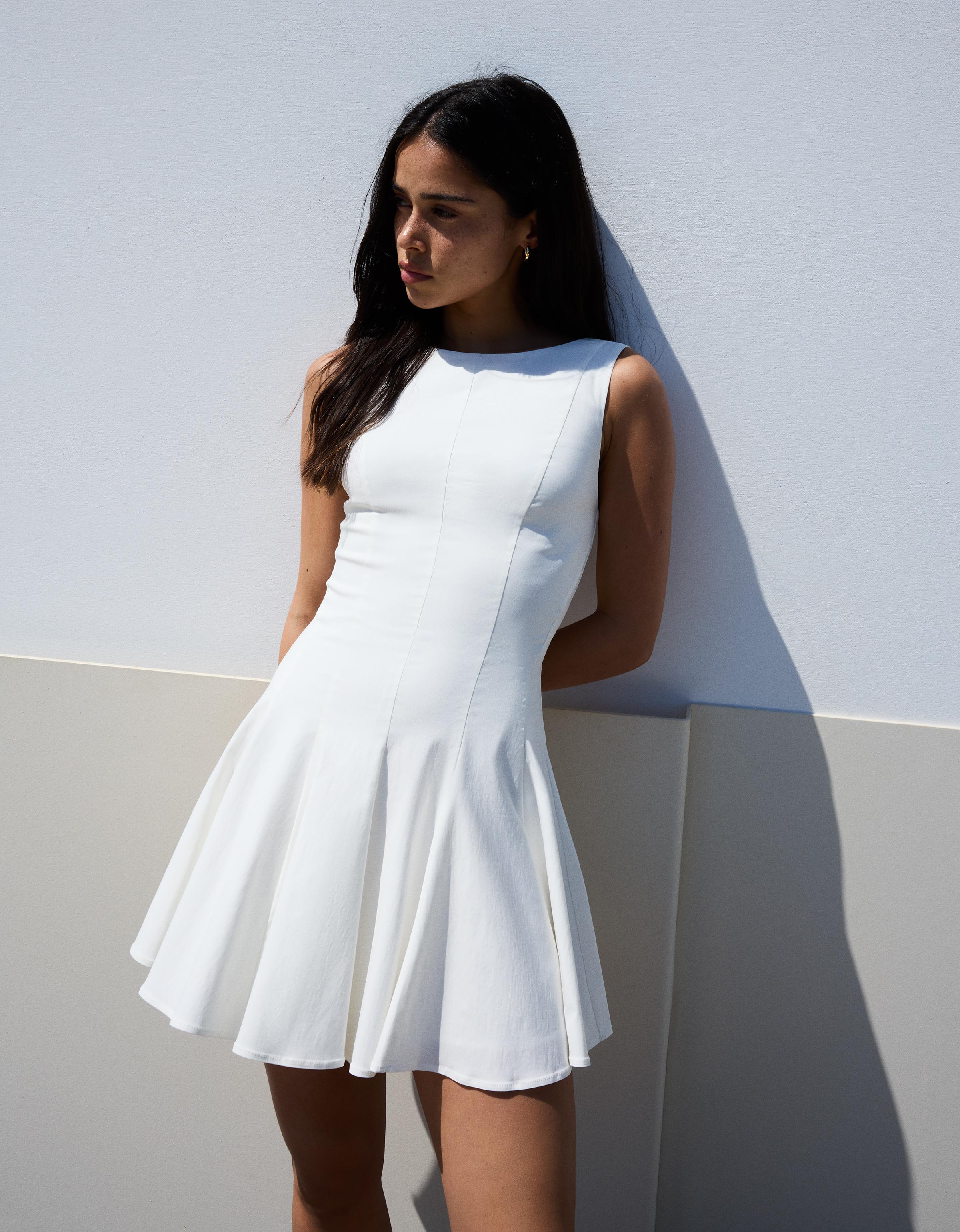 Bershka Stretch-Minikleid Mit Weitschwingendem Rock Damen S Weiss