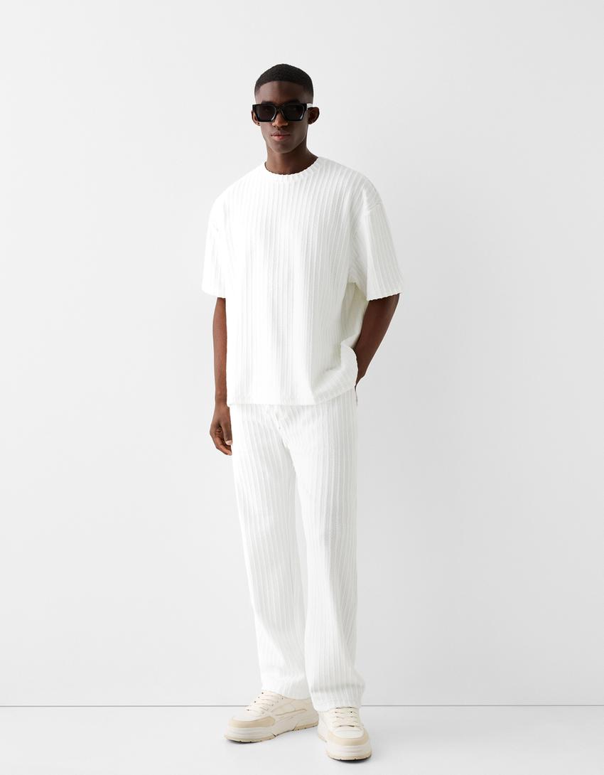 تيشرت مخطط بأكمام قصيرة وملمس بارز-أبيض-3