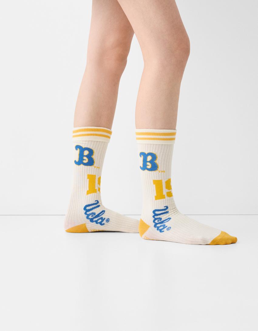 طقم من 2 جوارب بطبعة UCLA-بيج-4