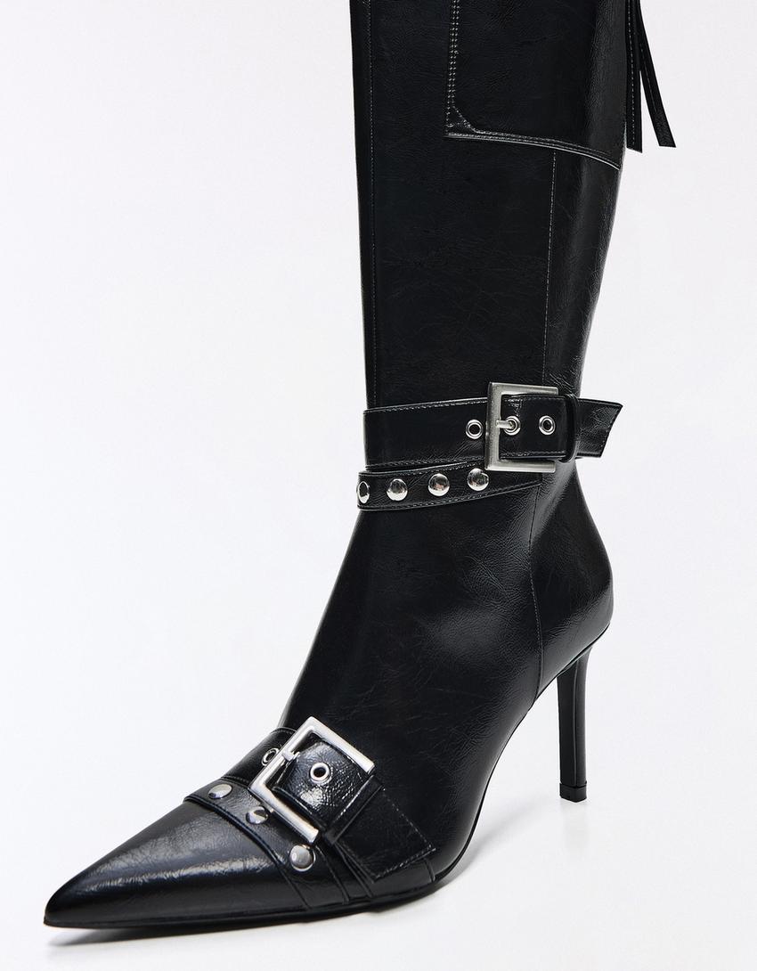 Heeled boots with buckle detail-BLACK