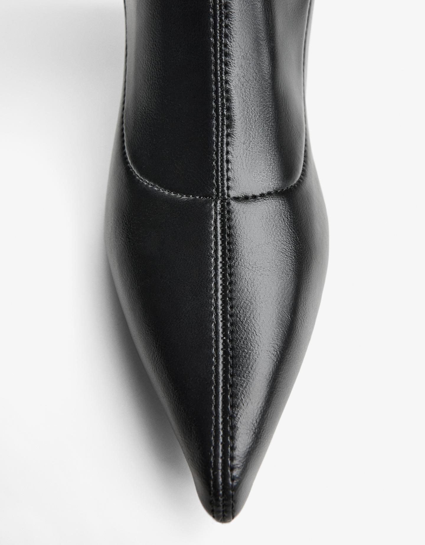 Bershka dopasowane kozaki na niskim obcasie czarny