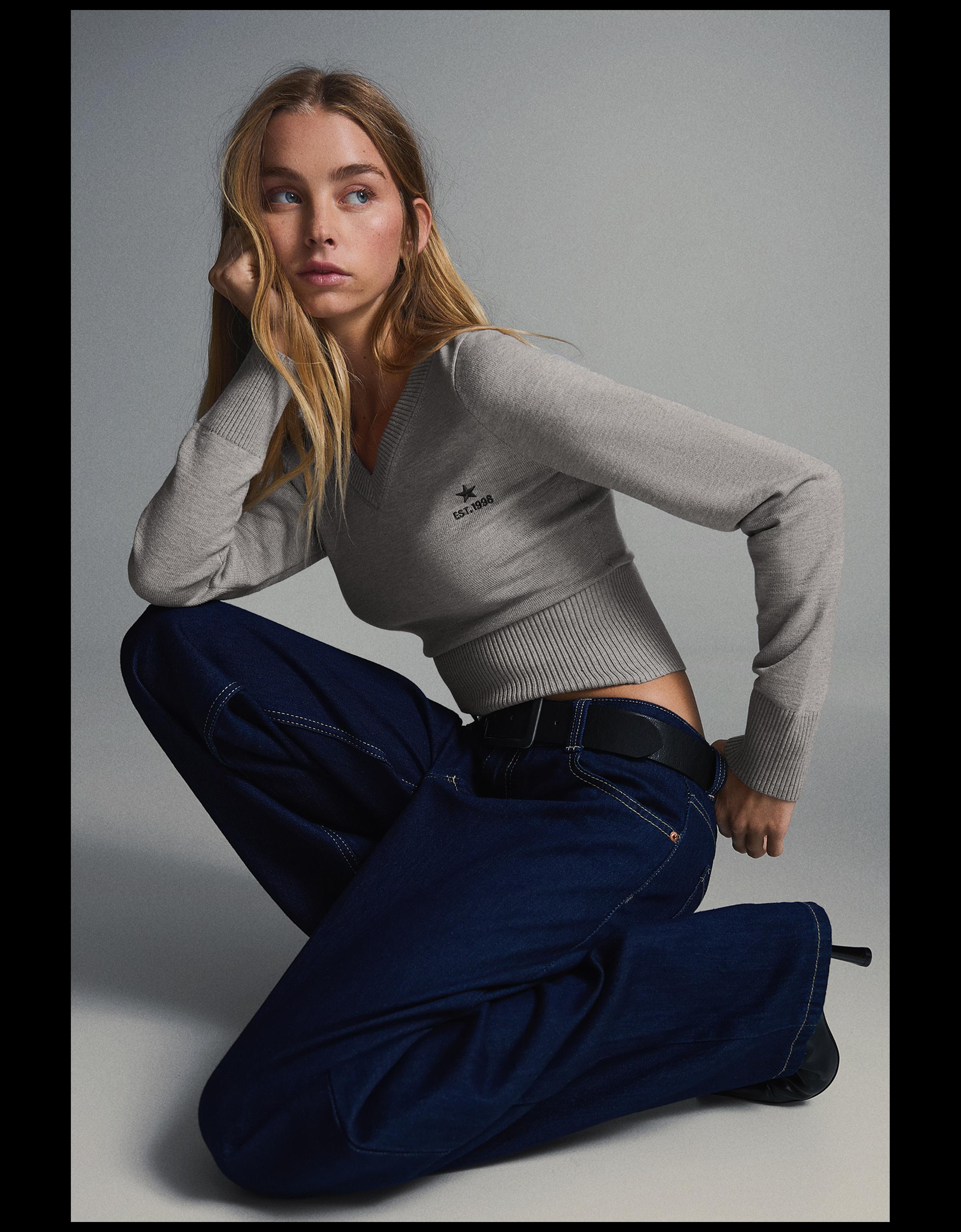 Embroidered V-neck jumper — Grey