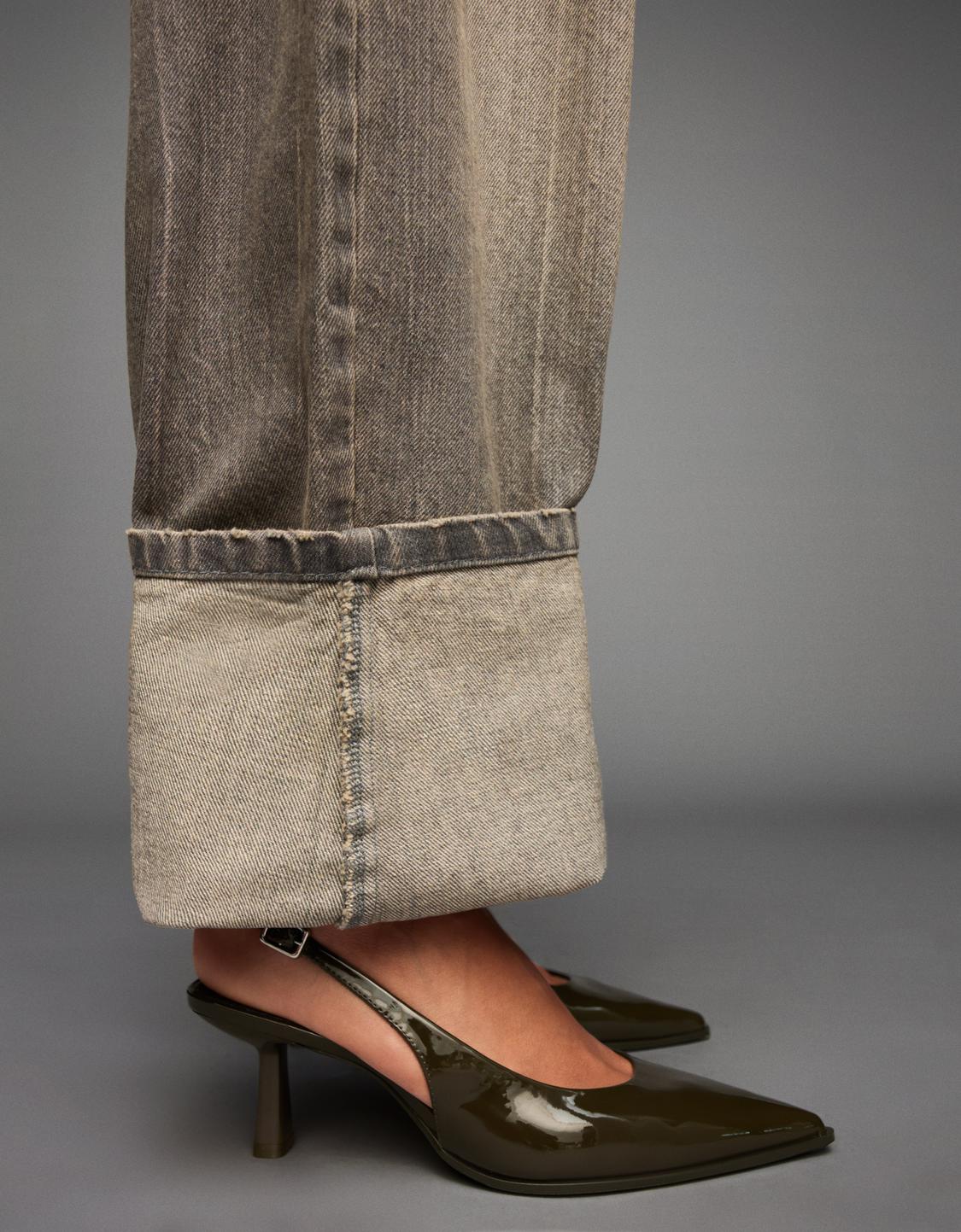 Kitten heel slingback shoes