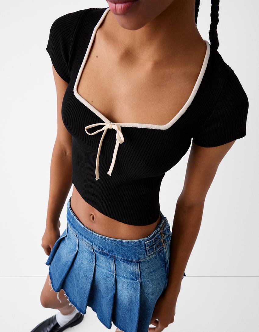 Short sleeve sweater with contrast bow-Black-5