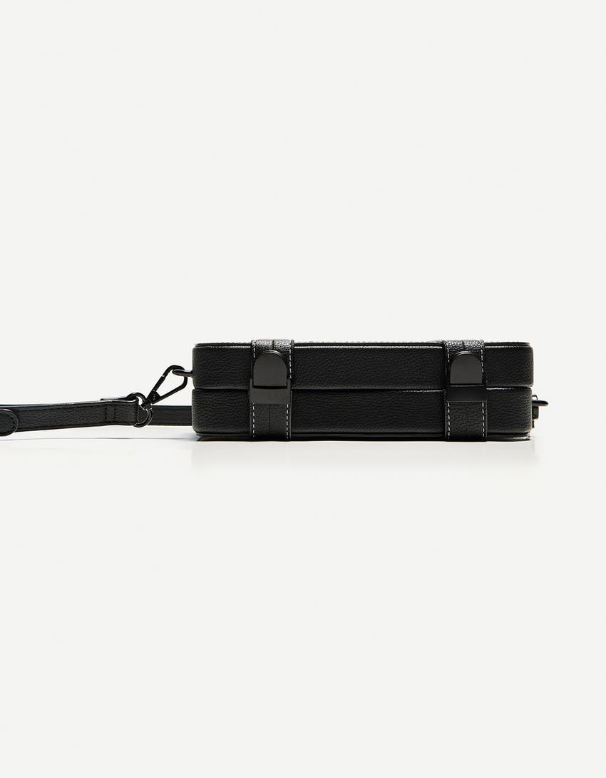Rigid minaudière with topstitching