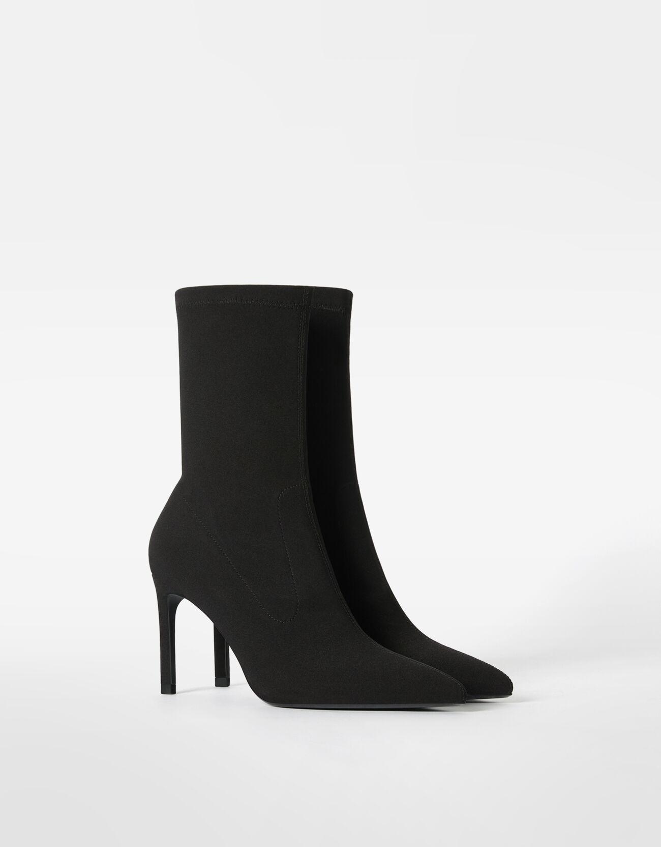 Fitted heel ankle boots — BLACK