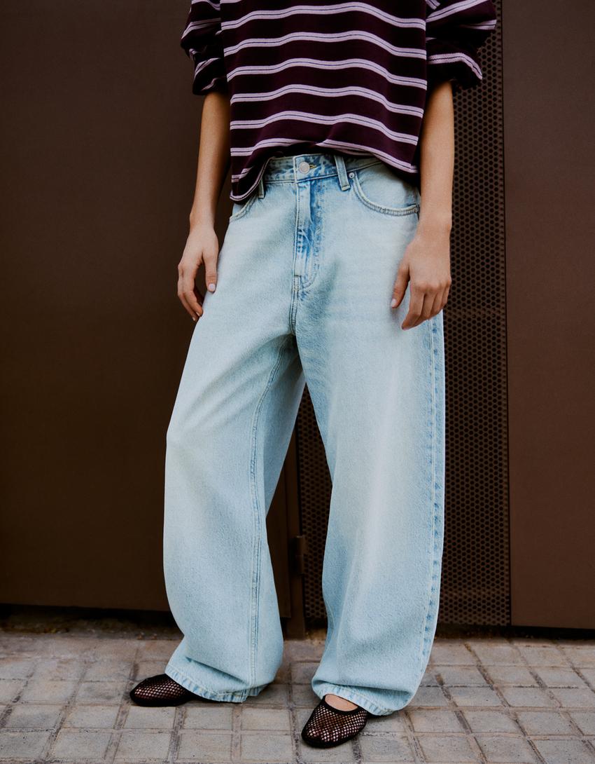 Barrel jeans with back buckle-Light blue