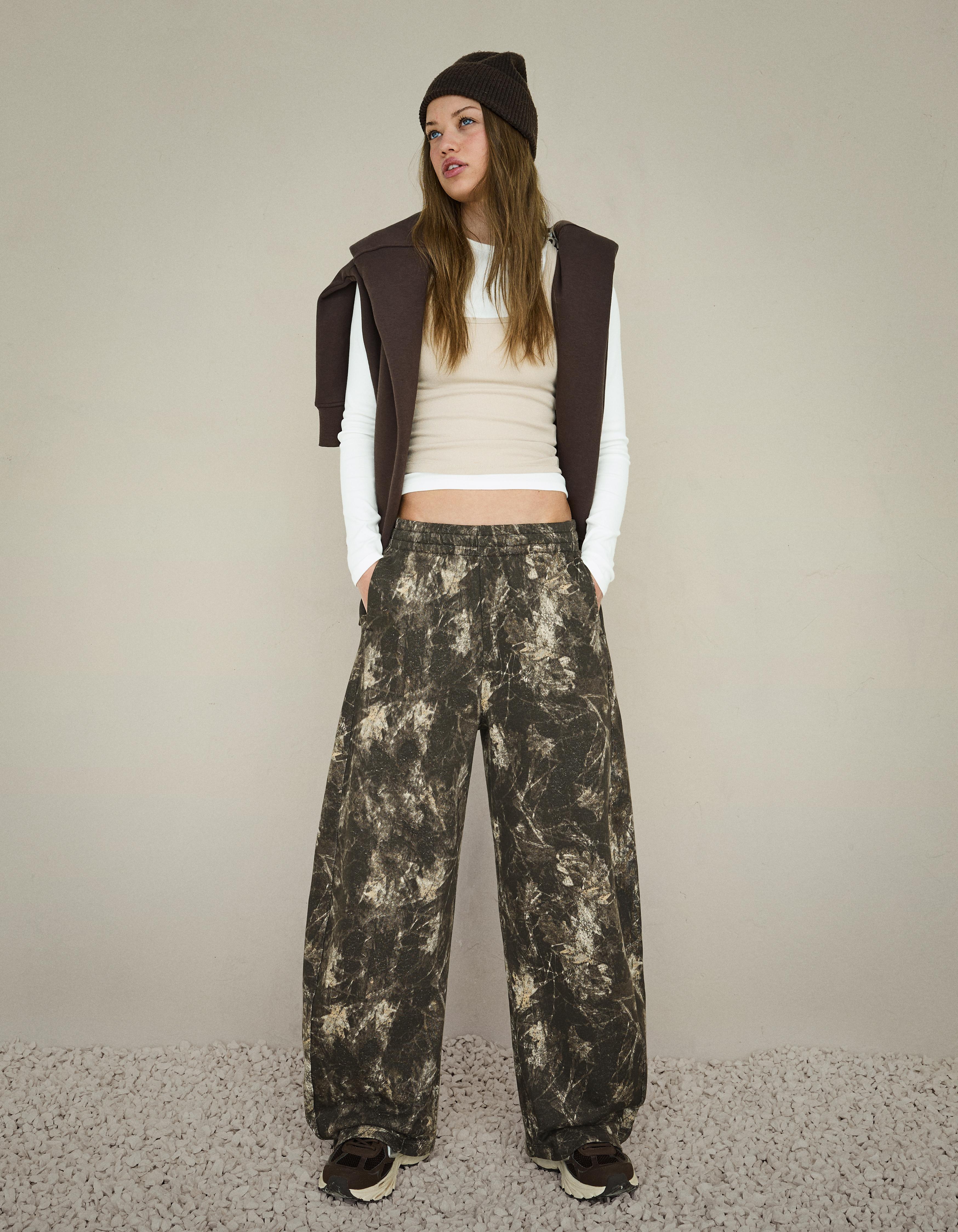 Bershka Barrel Jogginghose Mit Print Damen Xs Dunkelgrau