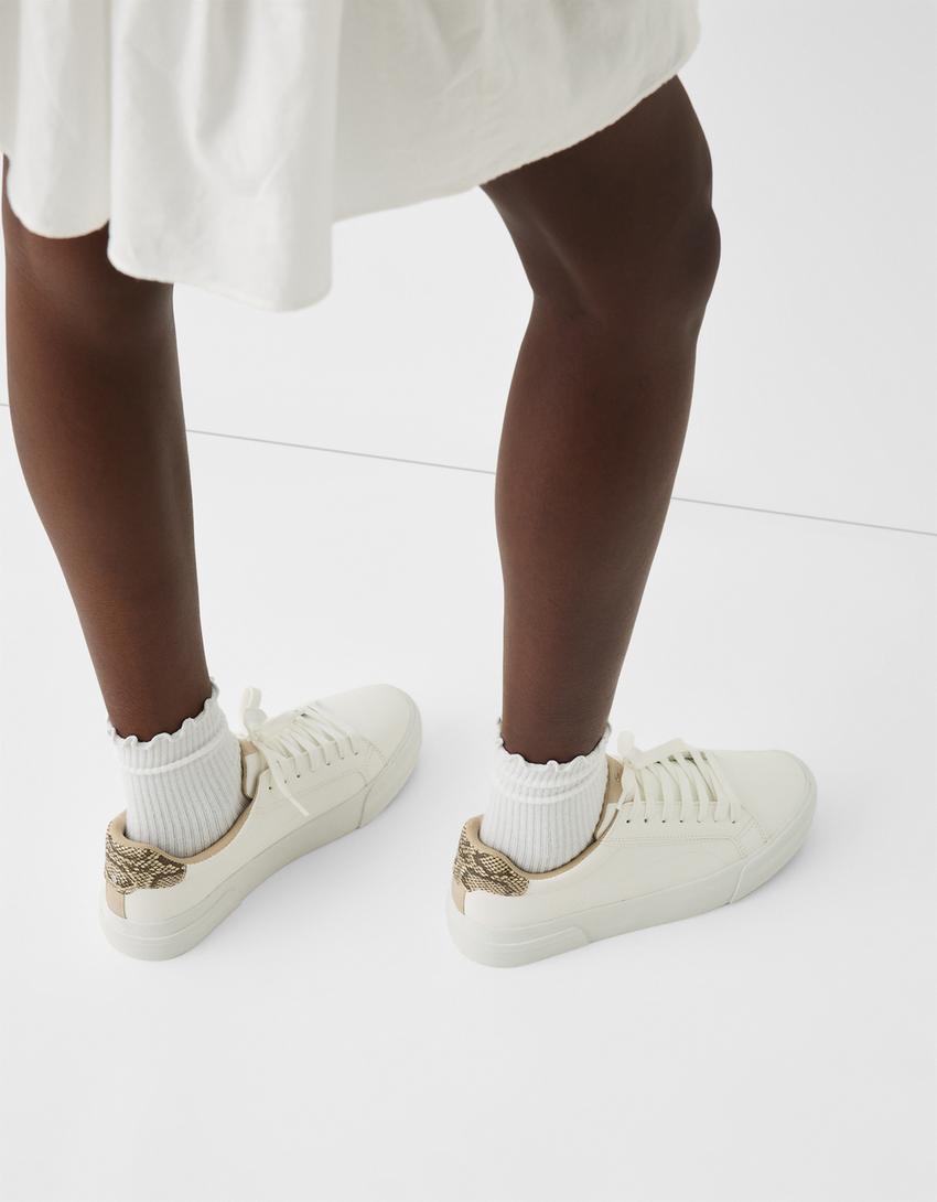 حذاء رياضي بنعل سميك وتفصيل طبعة حيوانية-أبيض-1