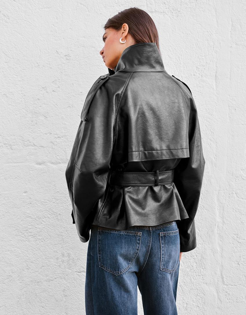 Cazadora trench corta efecto piel-Negro
