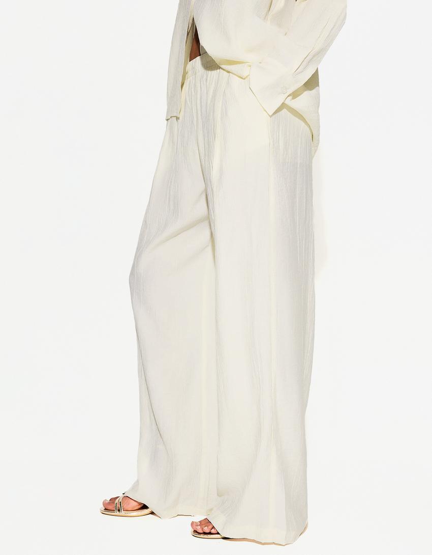 Струмливі фактурні штани широкого крою зі шнурками-Кремовий