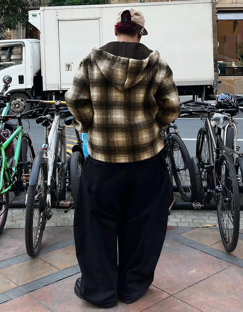 Rutete jakke med hette og firkantet design-Svart