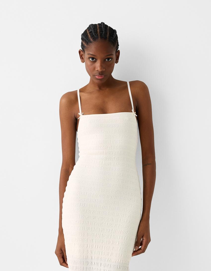 فستان ريفي متوسط الطول بحمالات وتفصيل ربطة-كريمي-1