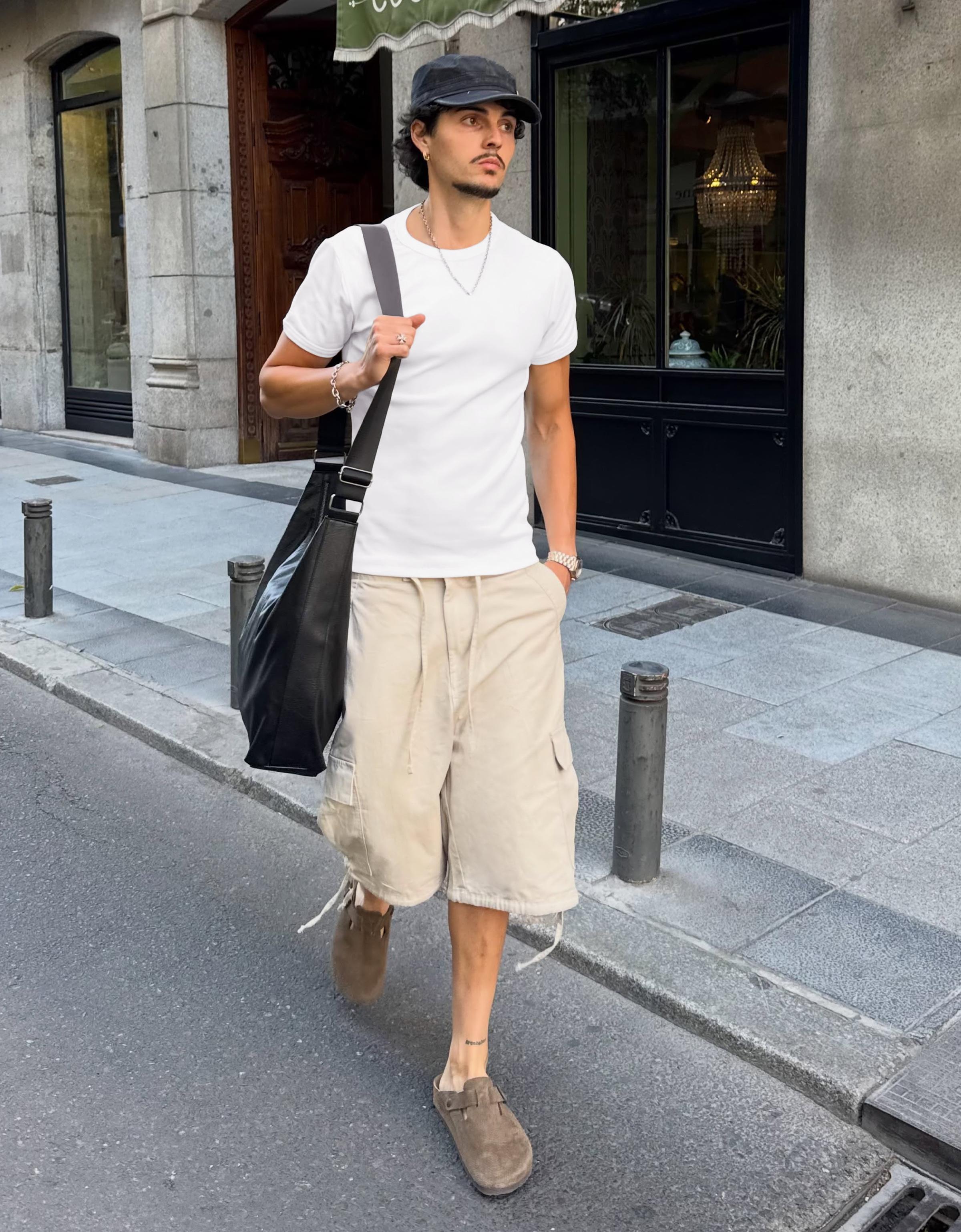 Wide-leg cargo Bermuda shorts — Sand