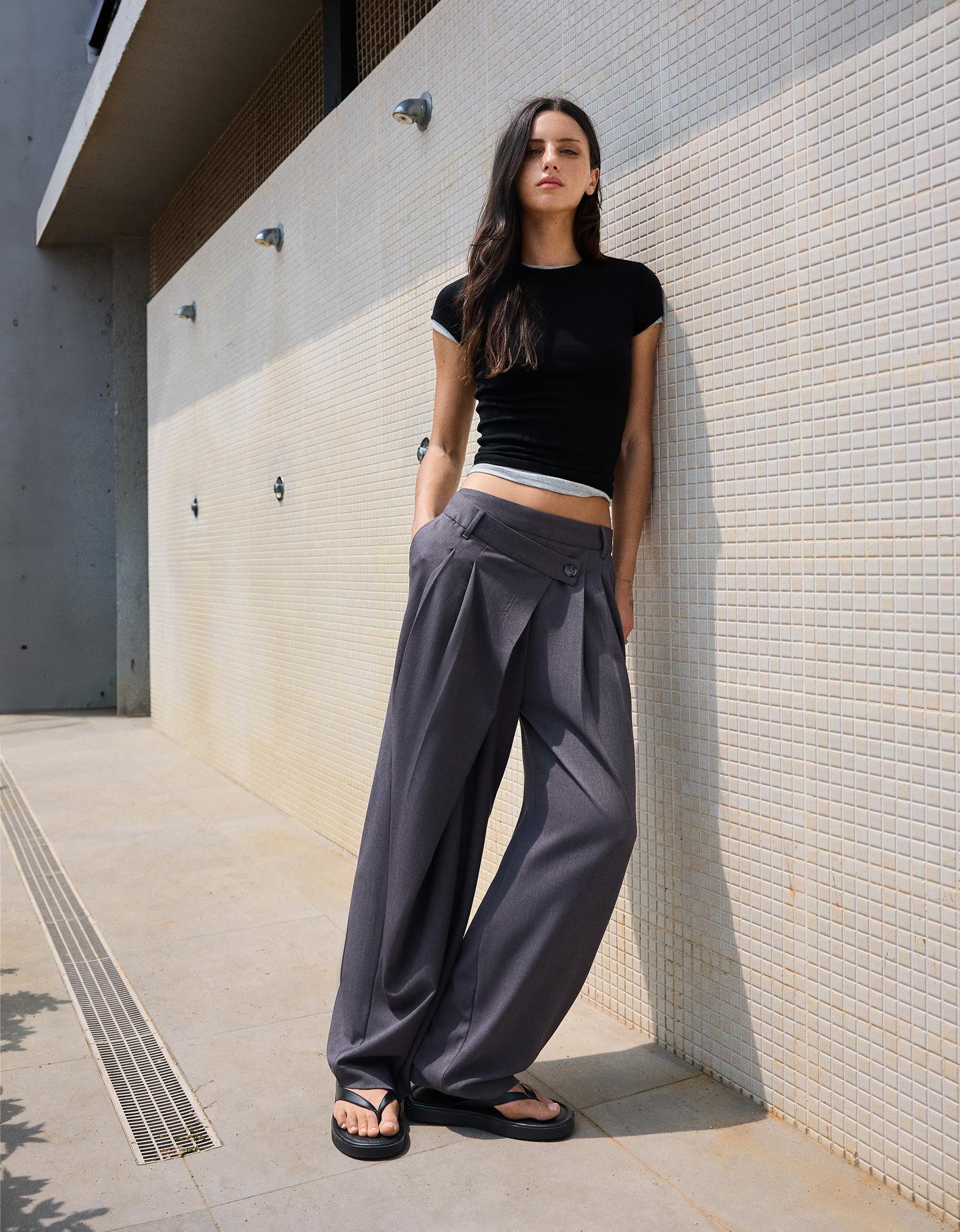 Bershka Pantaloni Tailored Fit Con Vita Incrociata Donna 36 (Eu 32) Grigio Scuro