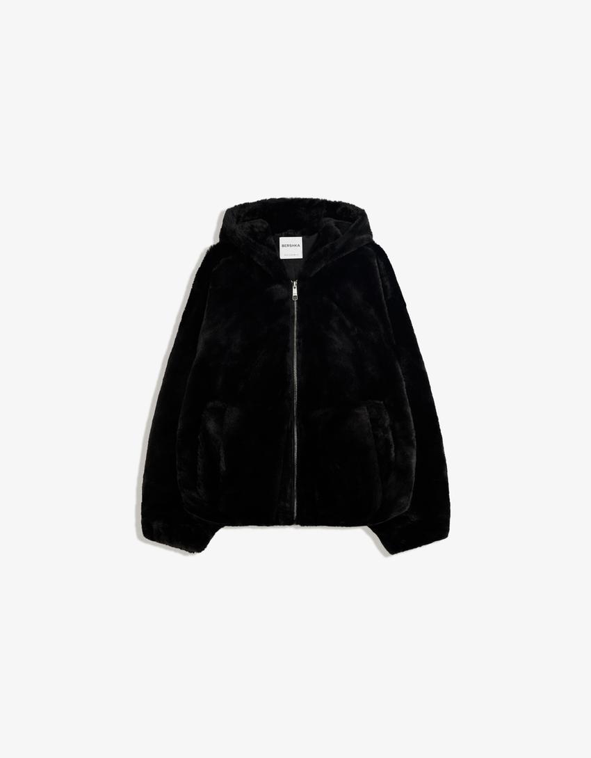 Cazadora efecto pelo capucha Mujer Bershka - Main Image