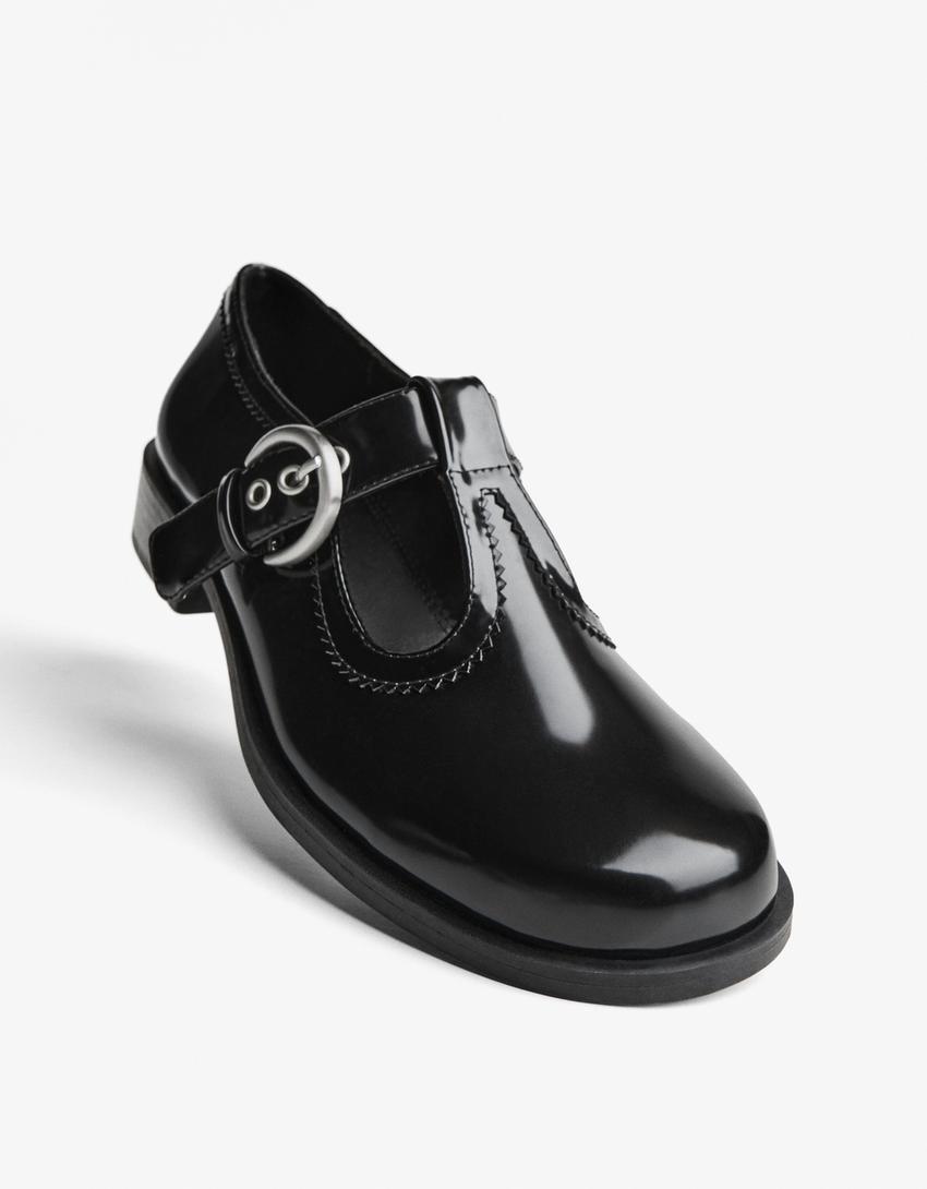 Shoes with buckled strap-BLACK