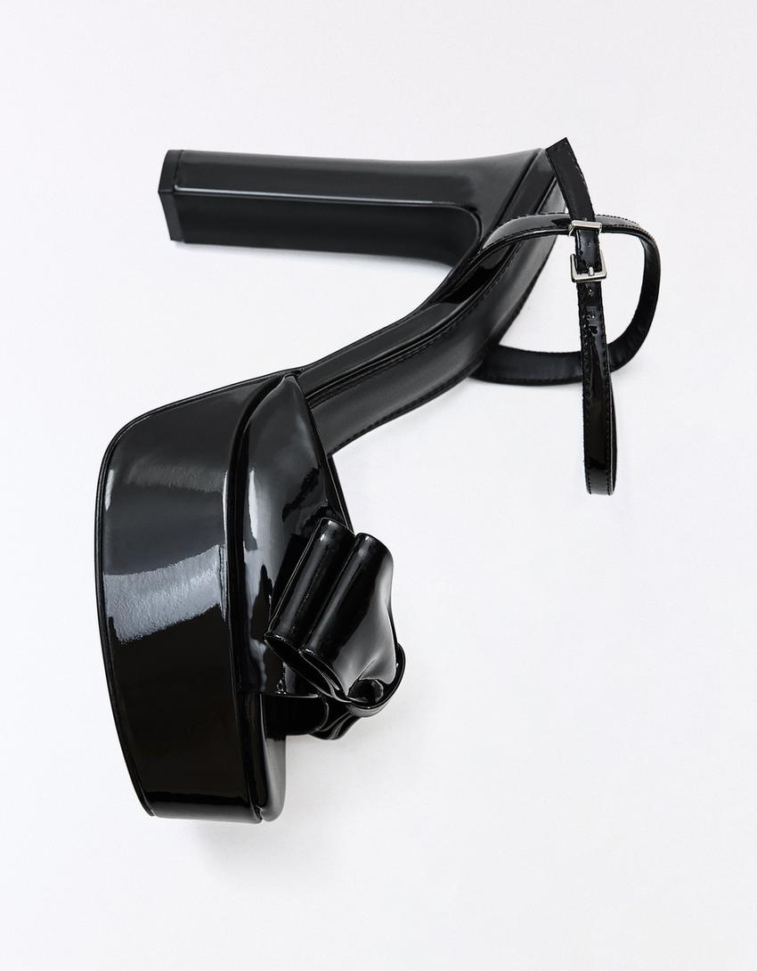 Scarpe con tacco e fiocco-Nero